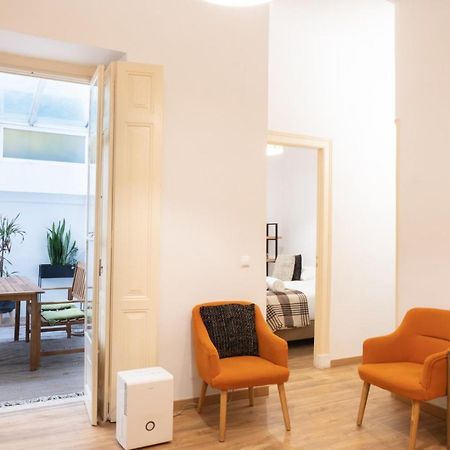 Central Apartment With Terrace By Lovelystay Lisboa Exteriör bild